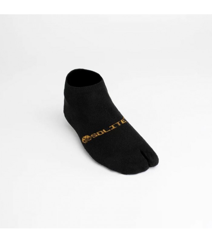 3mm wetsuit socks with a fleece lining & grippy soles