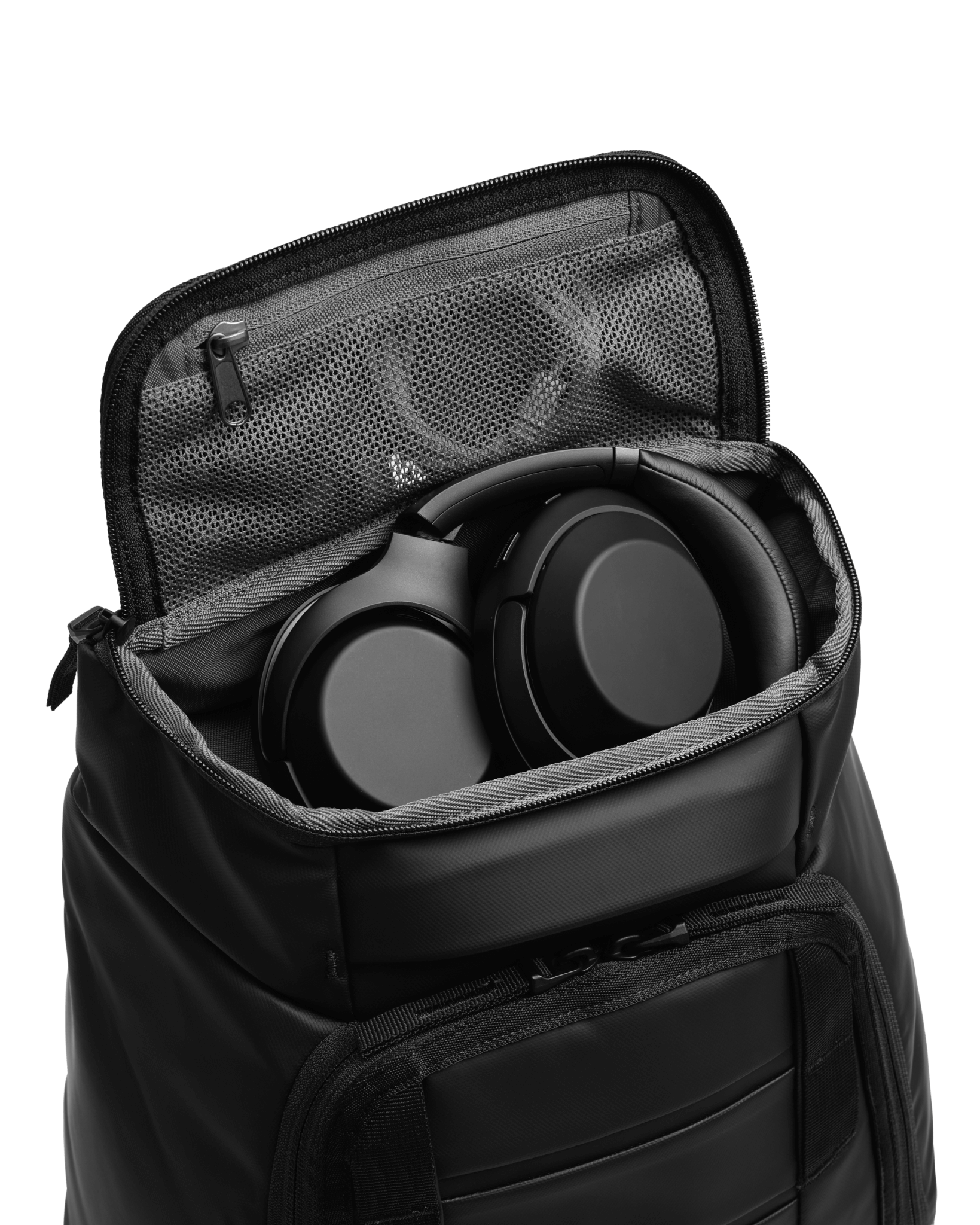 Backpack DB Journey Hugger Backpack 20L Black Out | Singlequiver.com